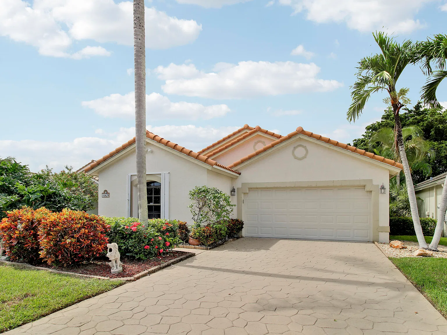 3 bed, 2.0 bath, 2092 sqft, $3,500 — Photo 4