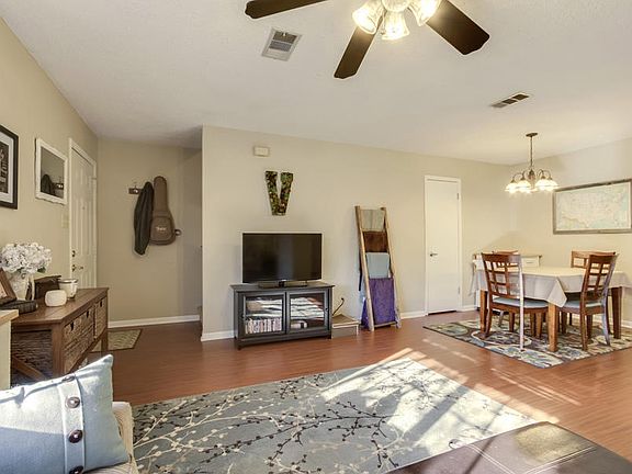 5th image of 9221 Shady Bend Ln