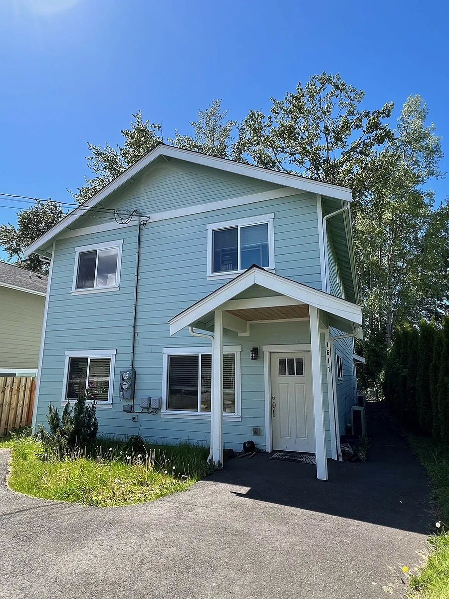 Exterior - 1611 Texas St