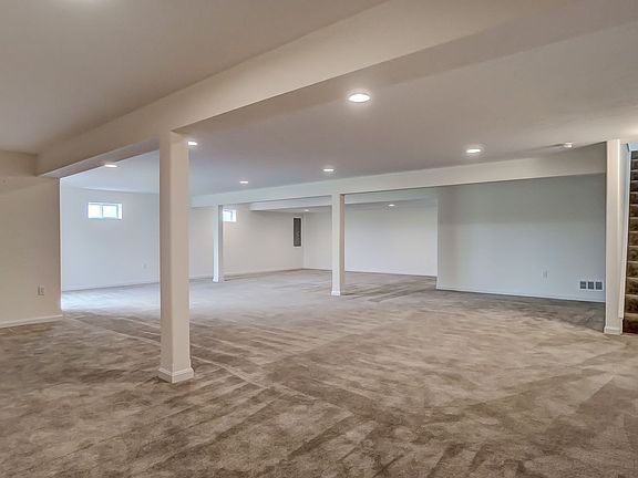 5th image of 866 Hocking Meadow Cir