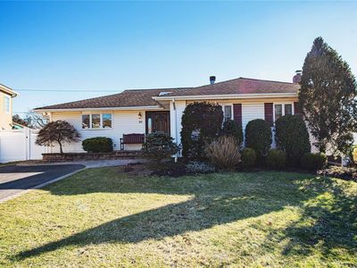 22 Julliard Drive, Plainview, NY, 11803