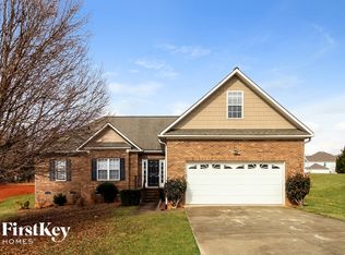 3117 Knoll Ridge Dr, Walkertown, NC 27051