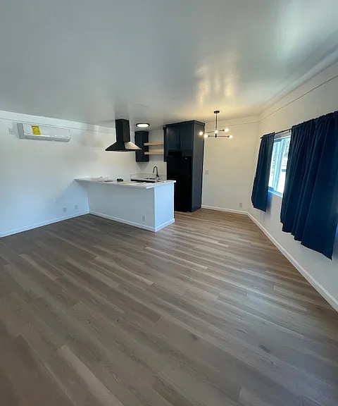 5819 Carlton Way #8 — Photo 2