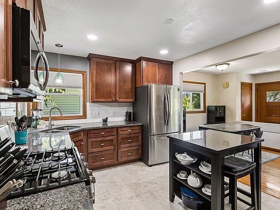 5th image of 7608 Viewcrest Ln