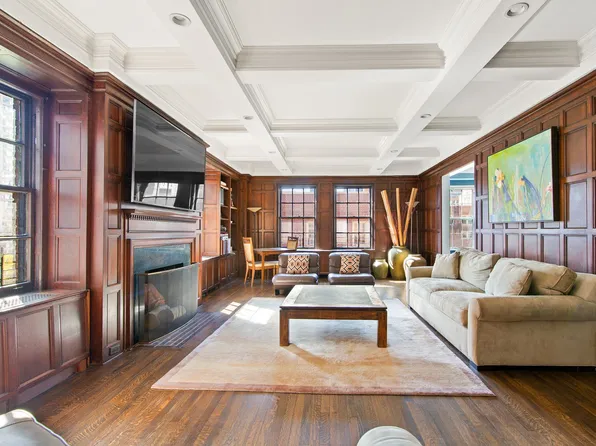 333 East 68th Street image 1 of 20