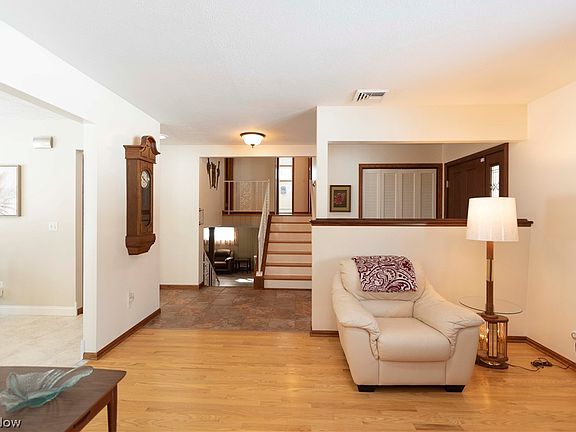 5th image of 9735 Deerfield Pl