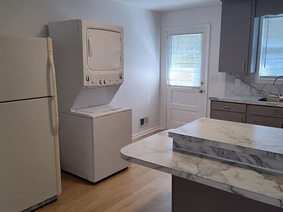4th image of 466 26th Ave NE