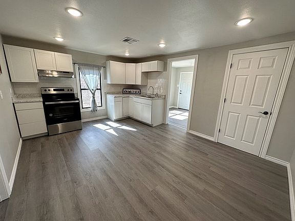 3rd image of 510 E 18th St