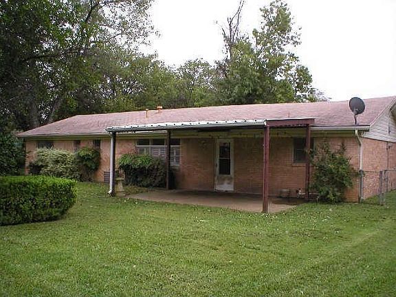 2nd image of 917 Crockett Dr