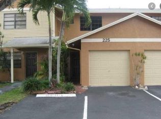225 NW 106th Ter, Pembroke Pines, FL 33026