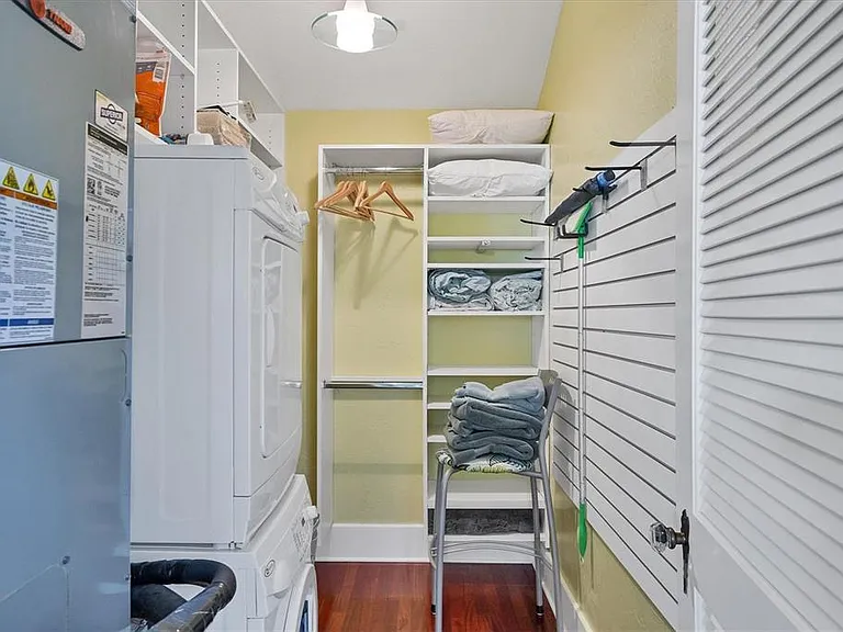 1716 Oak St — Photo 29