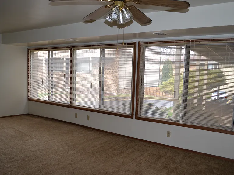 Windpoint Apartments — Photo 24