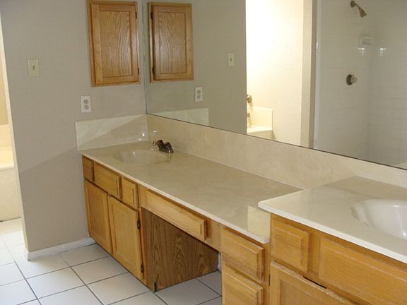 4th image of 2532 Heatherdale Dr