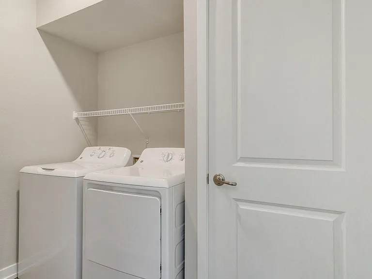 Full-Size Washer & Dryer (Hickory)