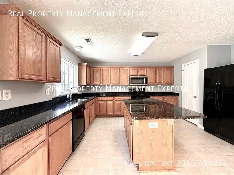 10834 Glenluce Ave — Photo 2
