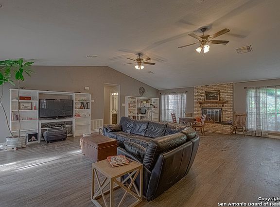3rd image of 2943 Green Run Ln