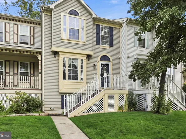8 Wagon Wheel Dr, Sicklerville, NJ 08081