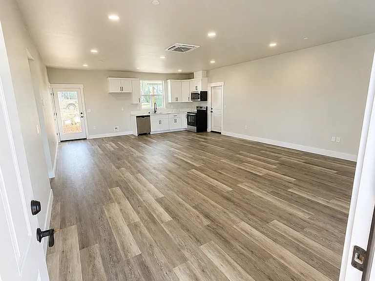 5579-5581 Linrich Ln — Photo 4