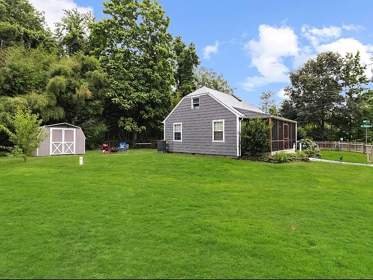 4921 Olive St — Photo 3