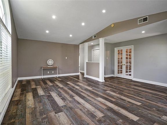3rd image of 156 Honeywood Dr