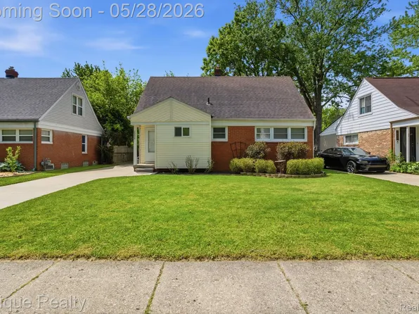 20506 Lancaster St, Harper Woods, MI 48225