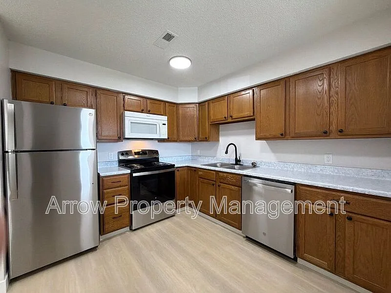 1 bed, 1.0 bath, 714 sqft, $785 — Photo 2