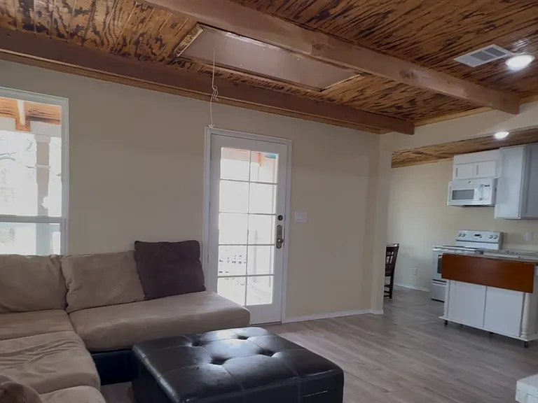 802 Lakeview Ln — Photo 4