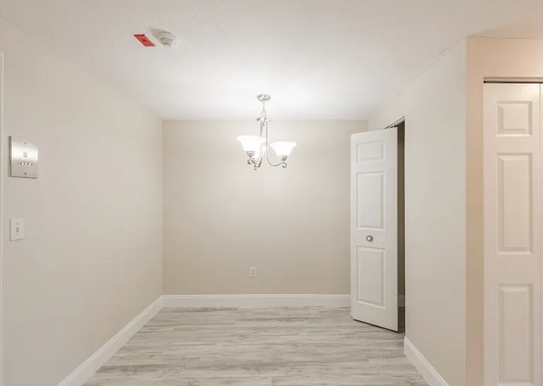 Highland House Apartments — Photo 18