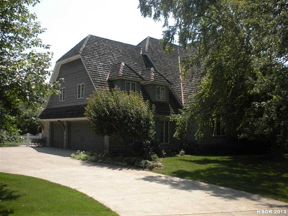 2nd image of 125 W Edgar Ave