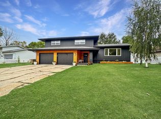 2119 Academy Rd, Minot, ND 58703