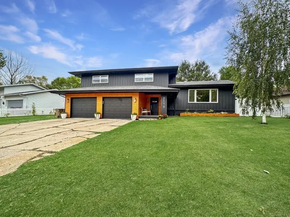 2119 Academy Rd, Minot, ND 58703