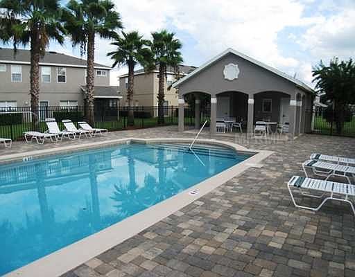 3rd image of 2227 Brancaster Cir