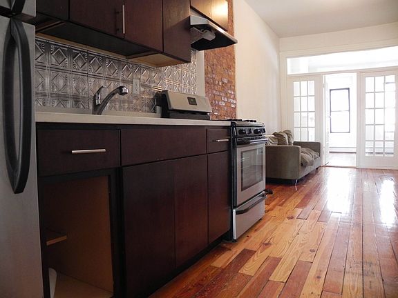 3rd image of 814 Macon St APT 1R