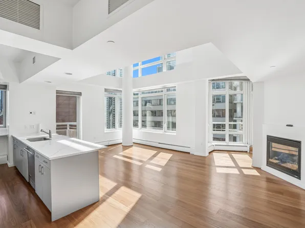 205 East 59th Street image 1 of 30