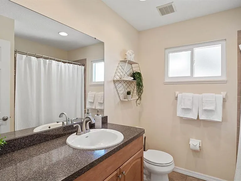 2729 Sydelle St — Photo 36