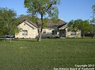 108 Abrego Lake Dr, Floresville, TX 78114