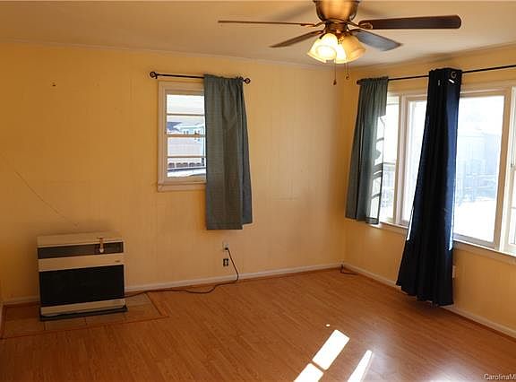 3rd image of 32 1st St