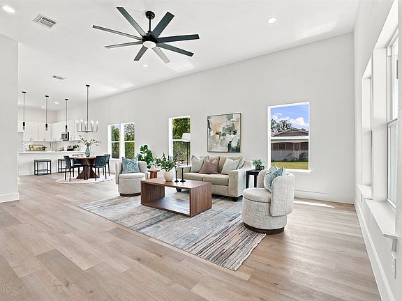 4th image of 214 D St
