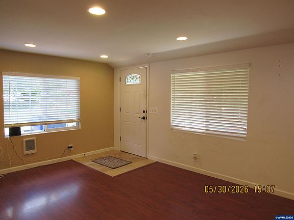 3rd image of 365 SE Myrtle St