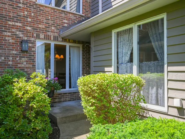 854 Saddlewood Dr #854, Glen Ellyn, IL 60137