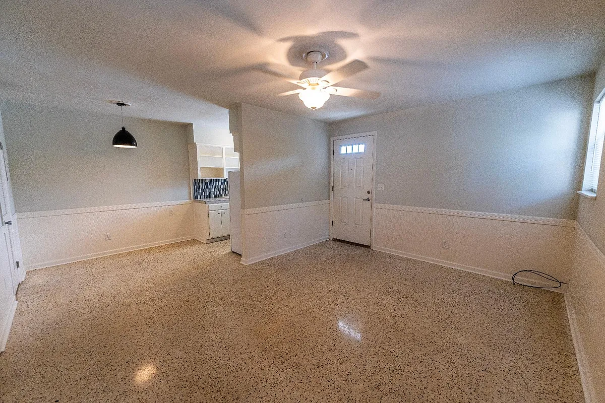 Unit Photo - 1569 Larue Ave #3
