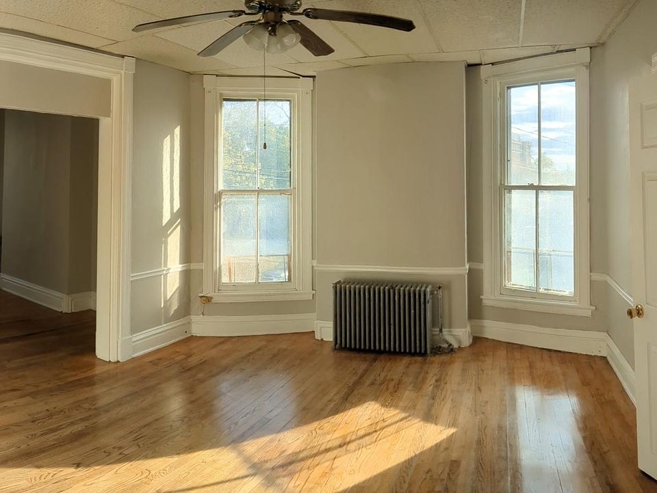 1st image of 110 Oakwood Ave APT 2