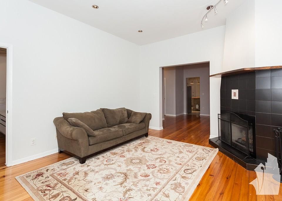 1st image of 2210 N Clybourn Ave
