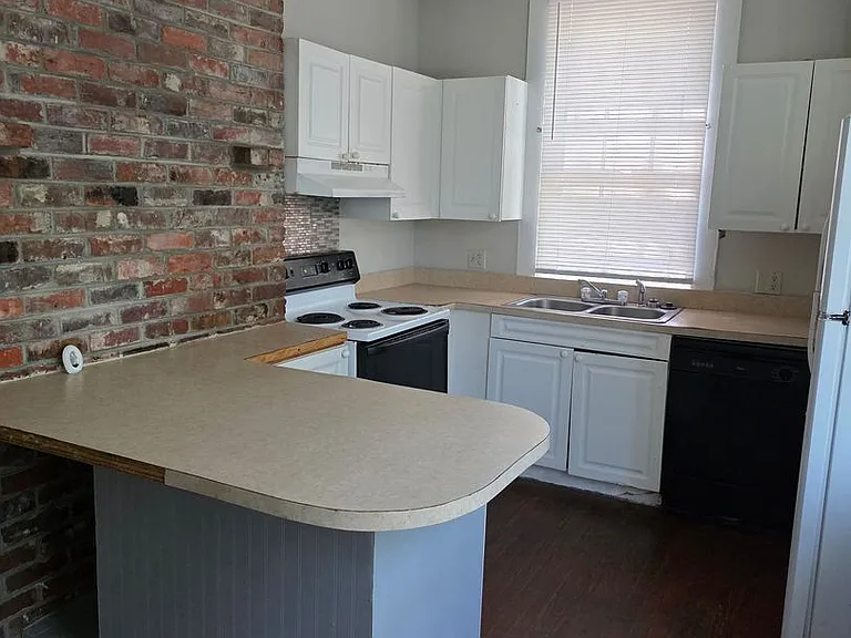 406 Park Ave — Photo 13