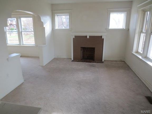5th image of 5203 Lexington Ave