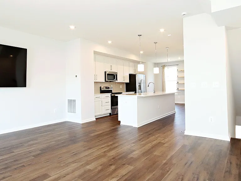 5965 McComb St — Photo 2