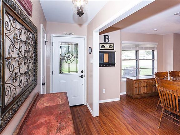 2nd image of 1009 Sunset Cir