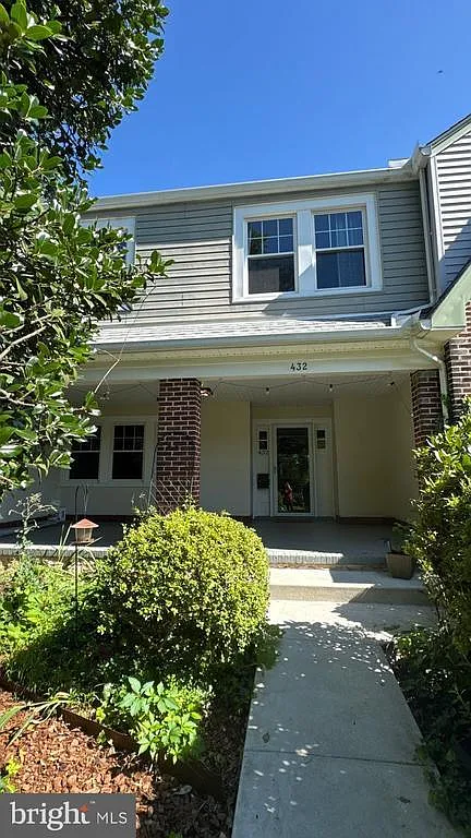 3 bed, 1.5 bath, 1175 sqft, $2,800 — Photo 1