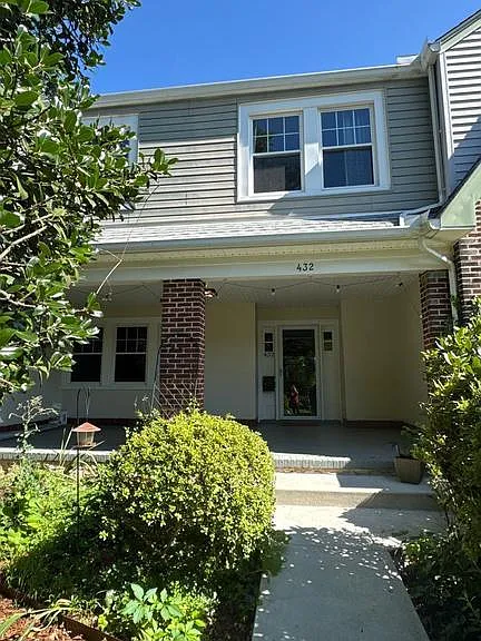 432 Kenneth Sq — Photo 1