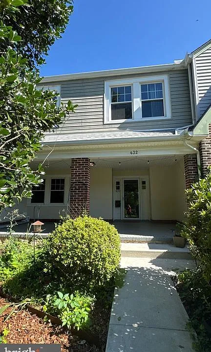 432 Kenneth Sq